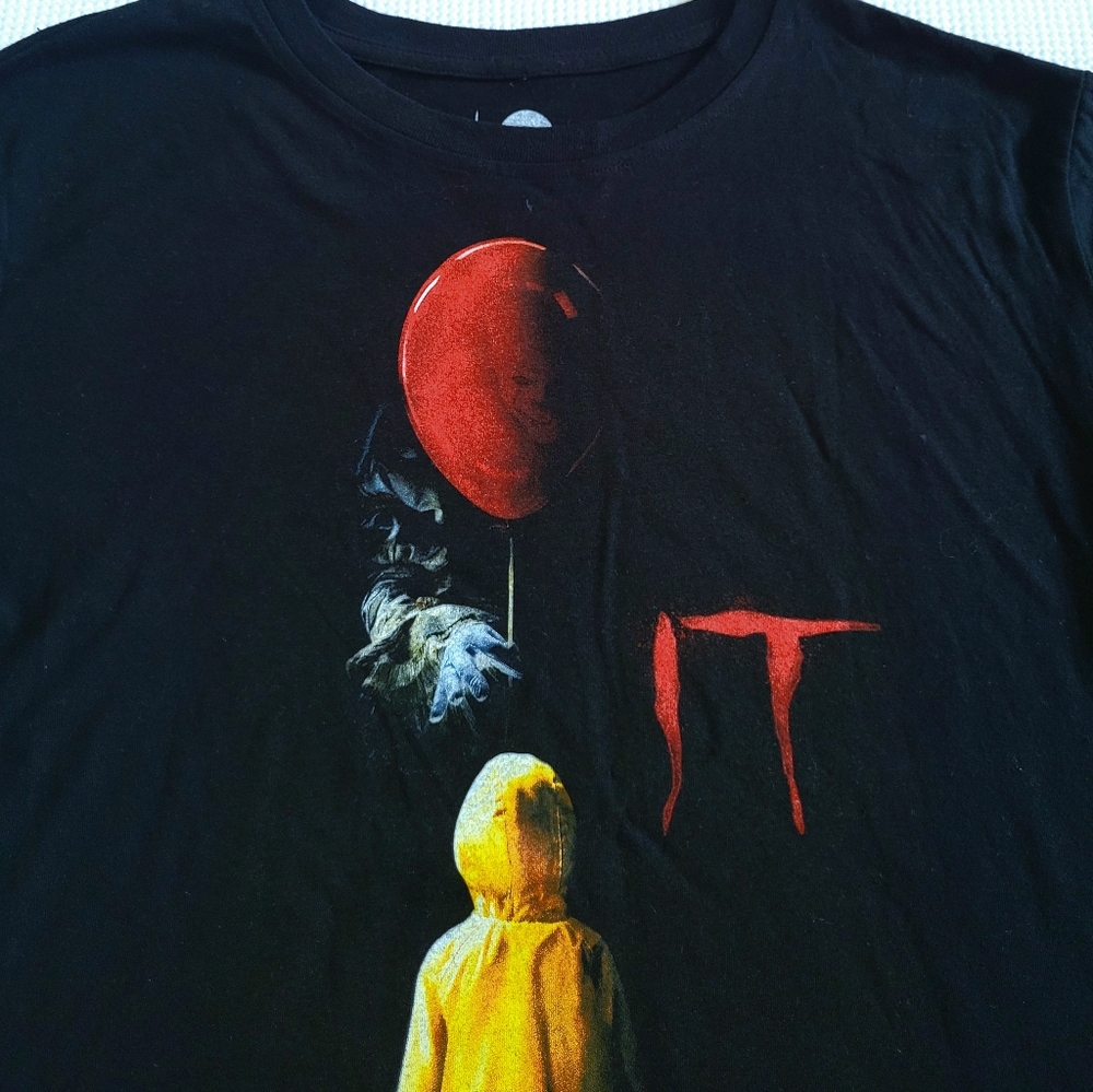 Stephen King's IT🕷 Graphic Tee👕 - NWOT - Picture 8 of 12